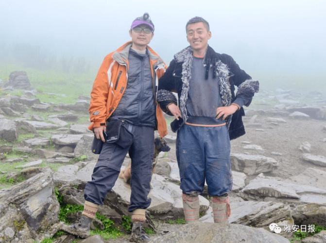 152影视 有次他摘下一边耳机