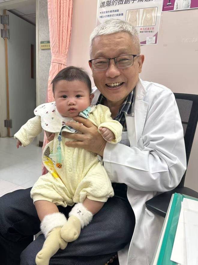 【小马拉大车】劲爆暗网资源毁三观系列寂寞骚逼妈妈乱伦正太兄弟俩无套3p