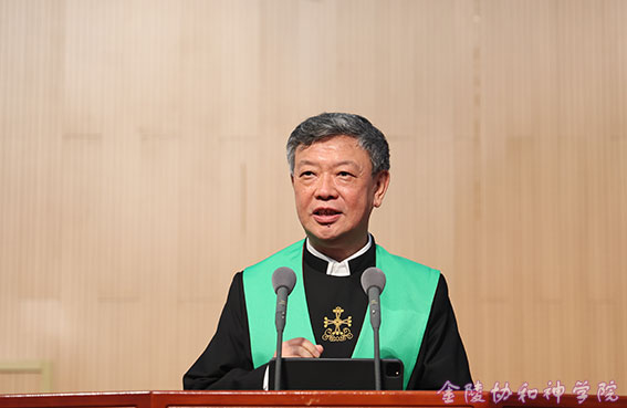 younv动漫 那个天台上的男孩起身了海报